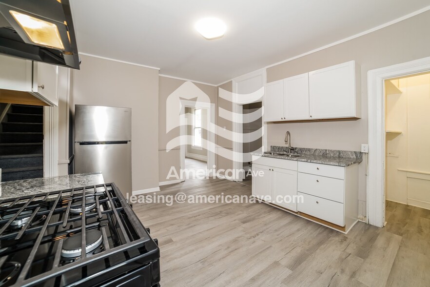 Building Photo - 1319 N Broadway St