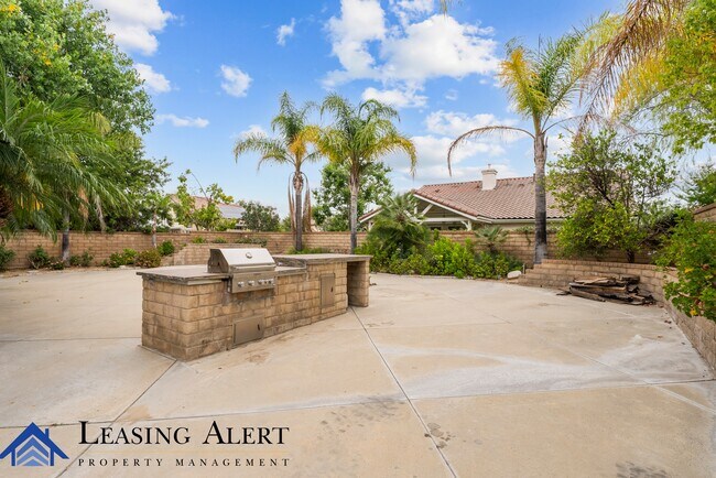 Building Photo - 23721 Skycrest Cir Dr
