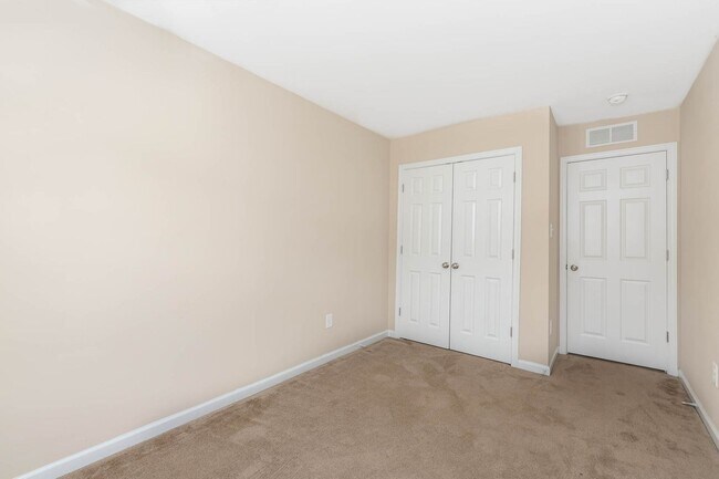 Building Photo - Beautiful 3 bedroom 2 Bath Town Home in Wi...