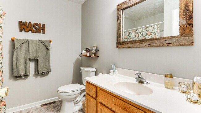 Building Photo - 443 Arrowhead Rd