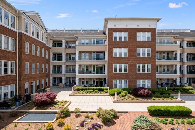Building Photo - 440 Belmont Bay Dr