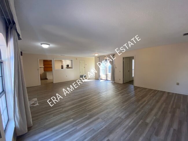 Building Photo - 925 Holbrook Cir