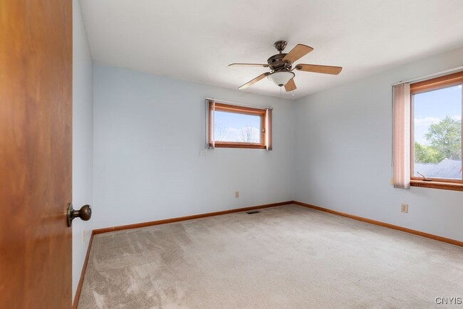 Building Photo - 3293 Greenleafe Dr