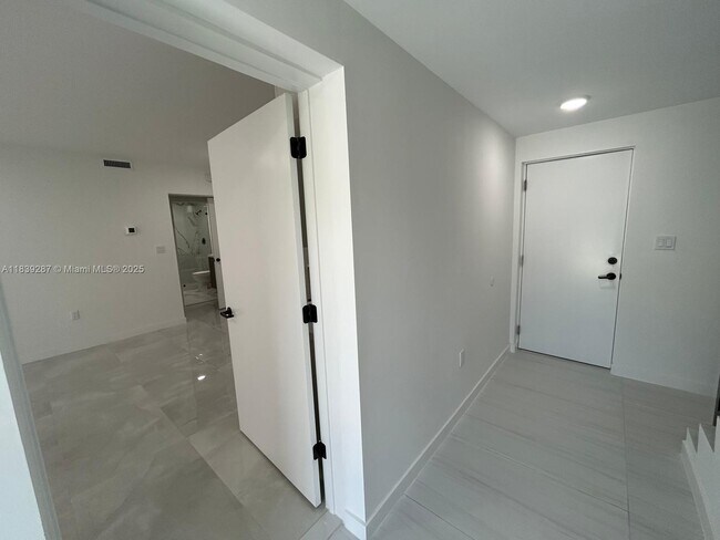 Building Photo - 14560 SW 261 St Ter