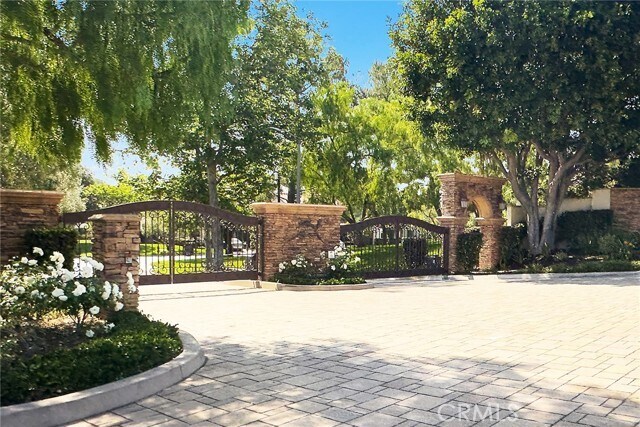 Building Photo - 18 San Ramon Dr