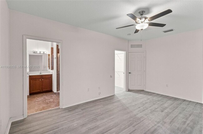 Building Photo - 2332 SE 16th Pl