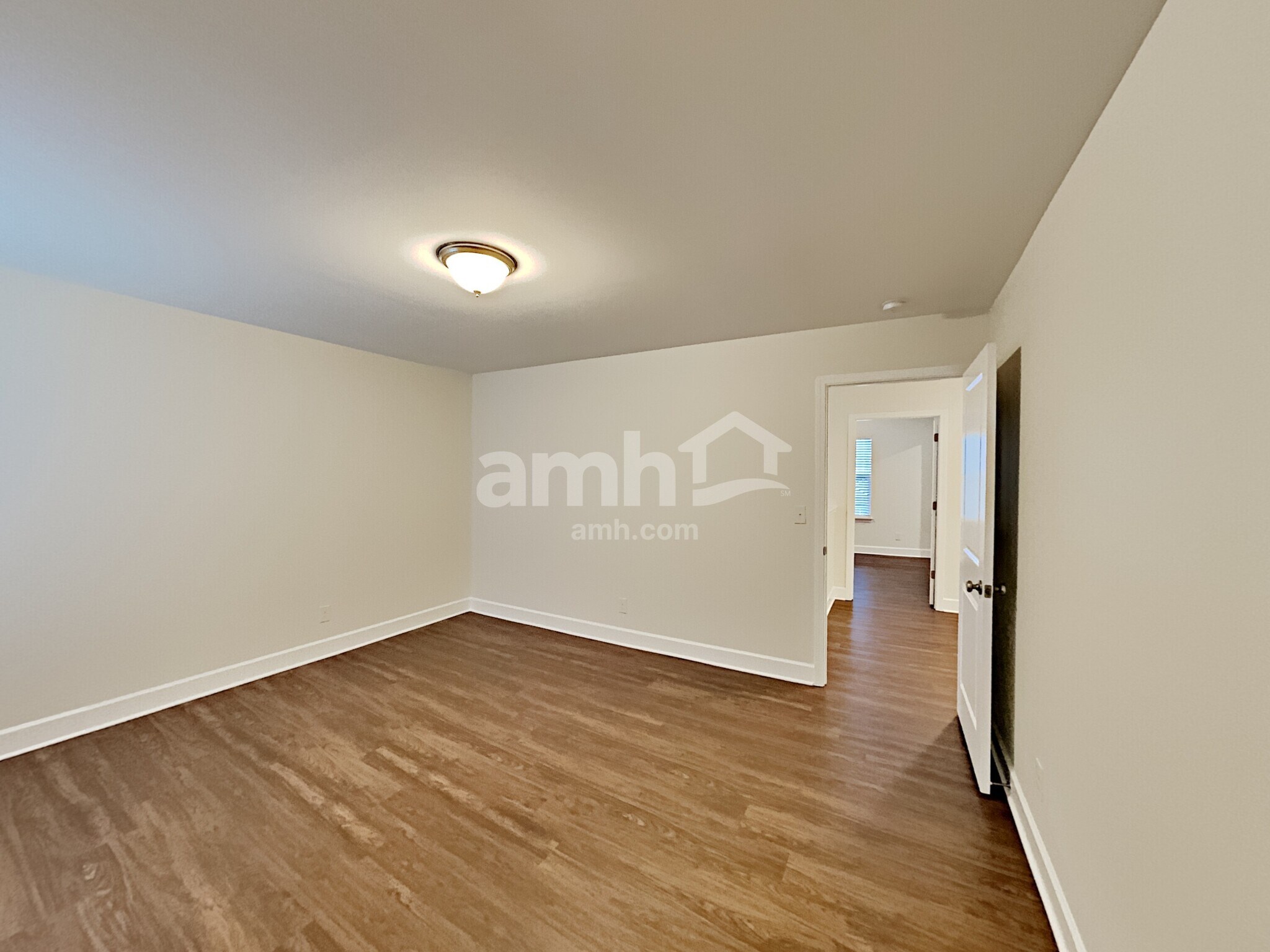 Building Photo - 4500 Tarpon Dr