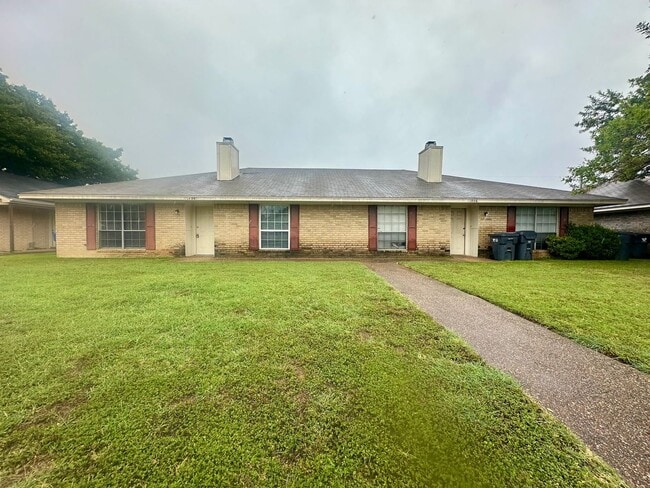 Building Photo - 1404 Chapel Ridge Rd