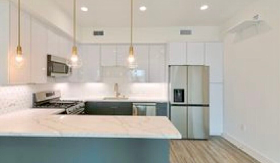 Building Photo - 3855 Vinton Ave