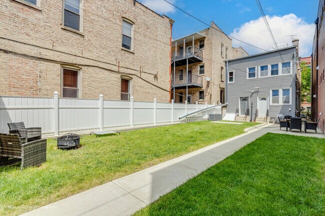 Building Photo - 522 N Armour St