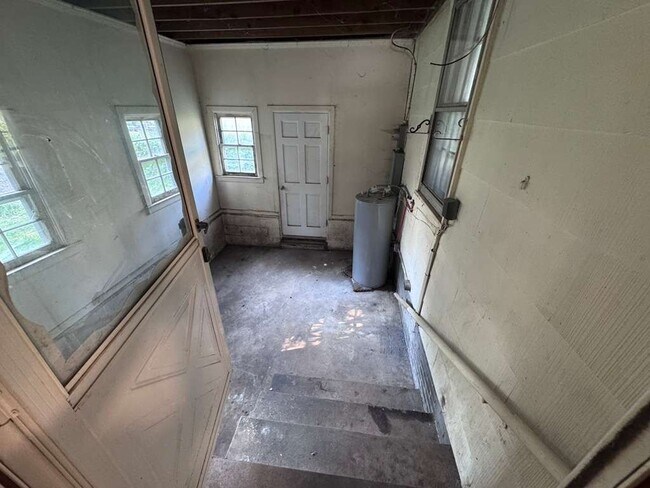Building Photo - 2217 Maple St