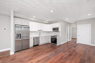 Building Photo - 117 Addison St