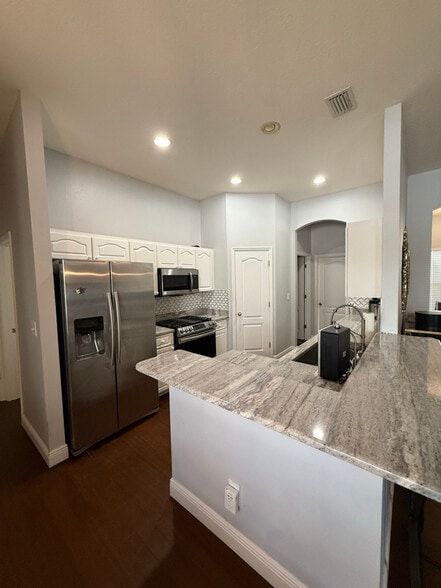 Building Photo - 6817 Regents Village Way