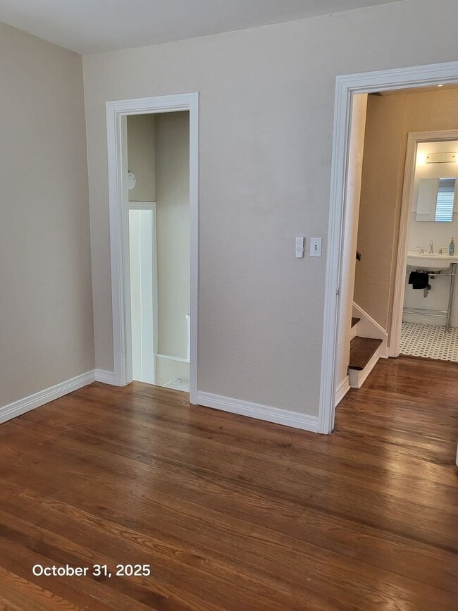 Building Photo - (2) Bed/(2) Bath w/ Must-See Updates Avail...