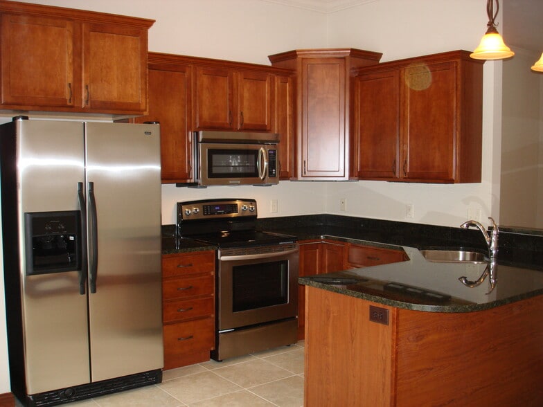 Building Photo - 960 Sautter Dr