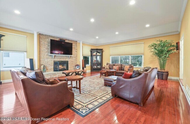 Building Photo - 29 Northwoods Rd