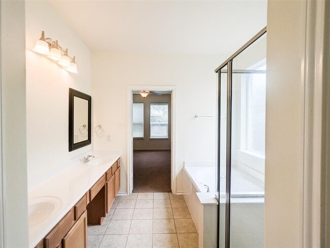 Building Photo - 6223 Summerfield Glade Ln
