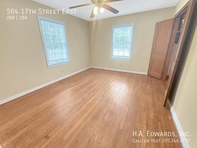 Building Photo - 504 17th St E