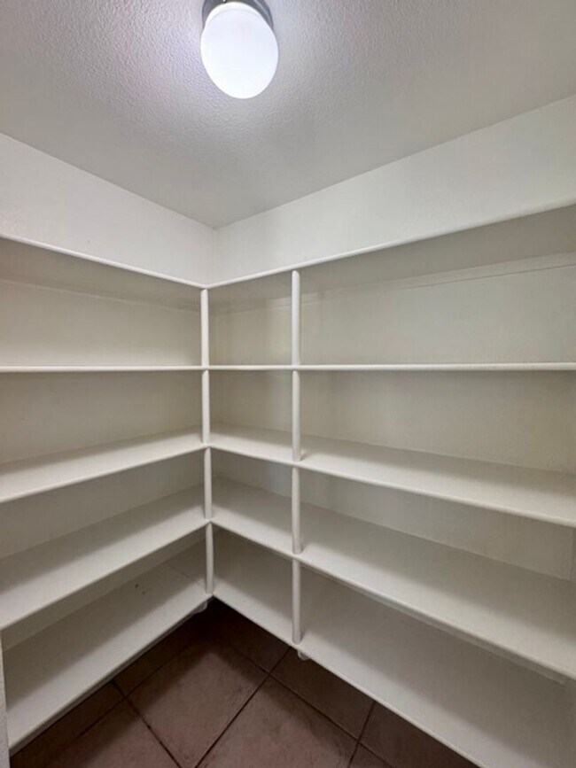 Building Photo - Move-In Special! Move in by September 15 a...
