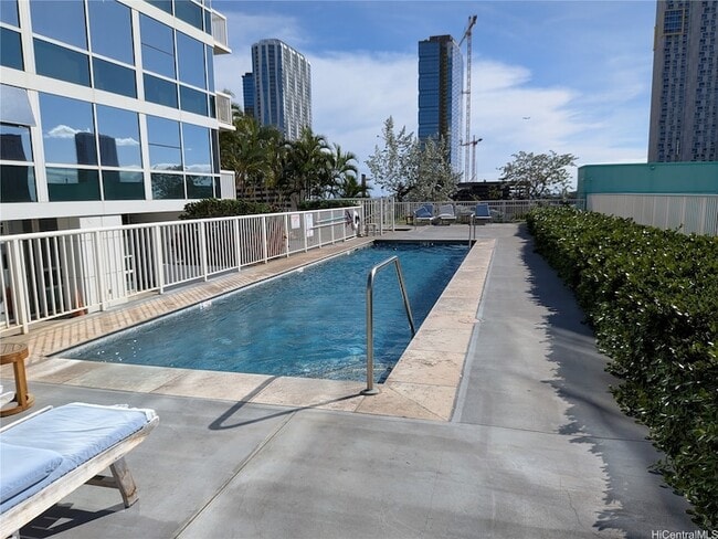 Building Photo - 909 Kapiolani Blvd