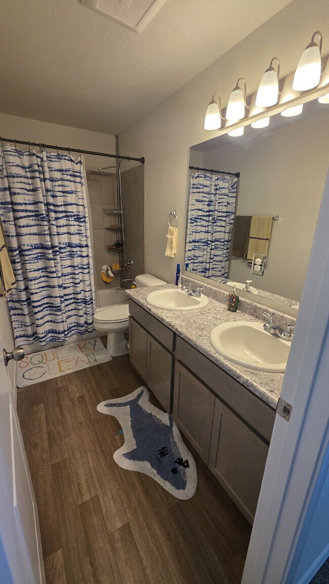 Building Photo - Beautiful 4BR 2.5 bath Home in Bradley Heights near Military bases