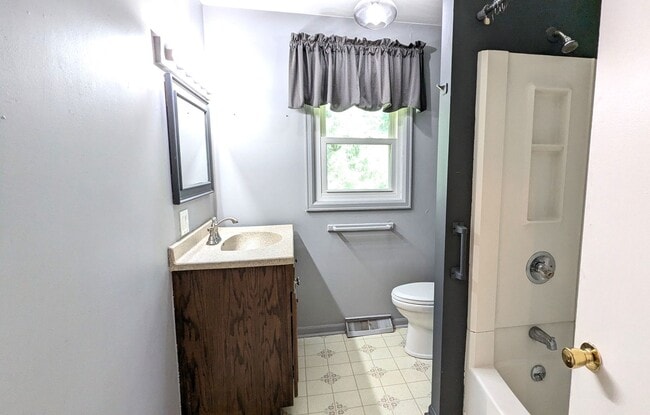 Building Photo - 936 Seminole Rd