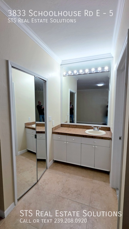 Building Photo - 3833 Schoolhouse Rd E