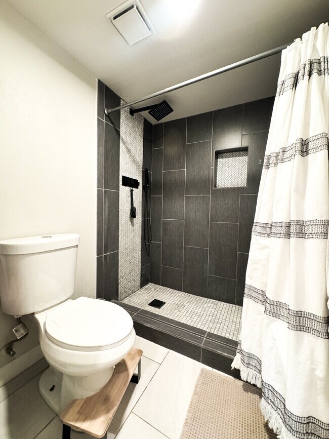 Building Photo - "Newly Renovated 3-Bed, 2-Bath Condo in Yuma!"