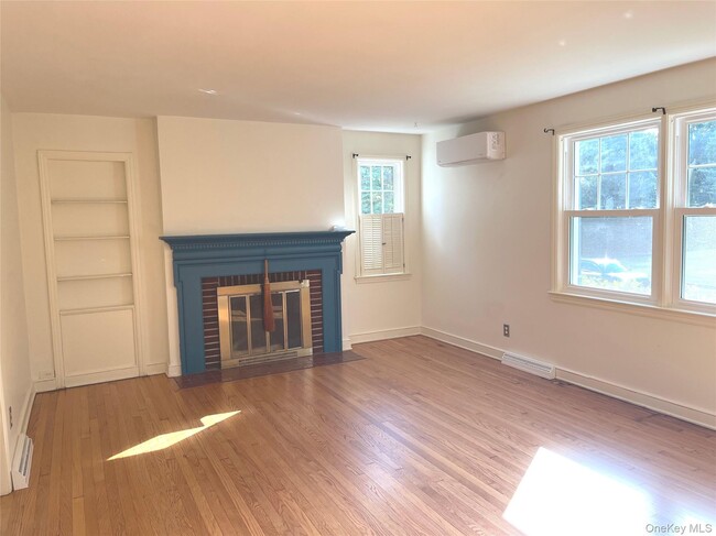 Building Photo - 14 Willow Bend