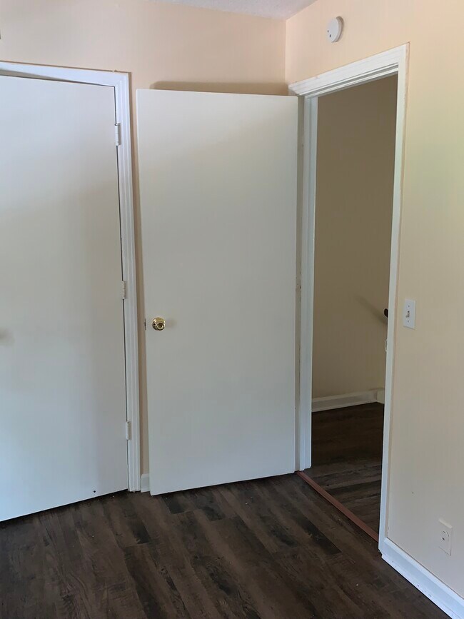 Building Photo - 803 Holder Ct