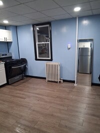 Building Photo - 216 Crane St