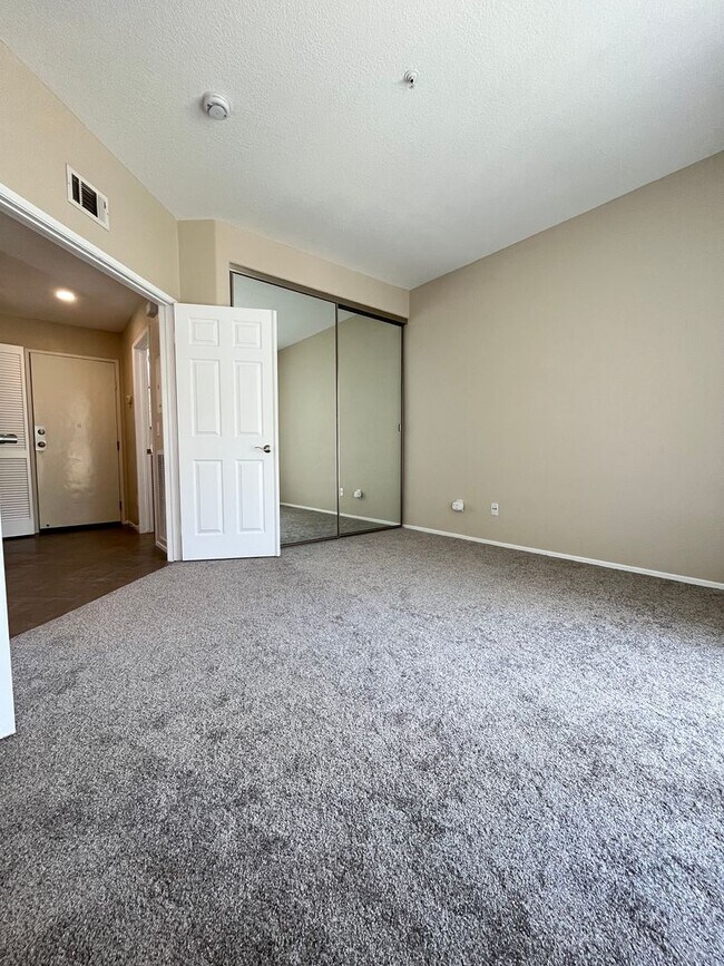 Building Photo - PICTURE PERFECT!  3 BR/3 BA END UNIT CONDO with DIRECT ACCESS 2 CAR GARAGE