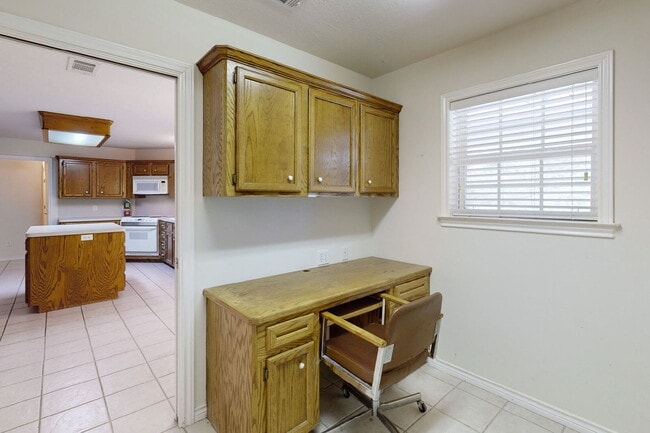 Building Photo - Charming Countryside 2-Bed Oasis with Cozy Fireplace on Clay Pit Road