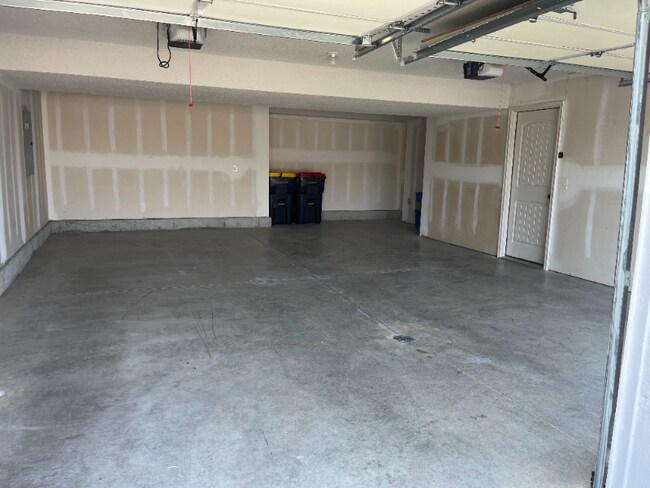 Building Photo - 904 N Cypress Cir