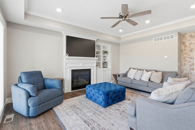 Building Photo - Stunning 6 Bed, 3 Bath Heritage Hills Home | 3-Car Garage | Walk-Out Basement