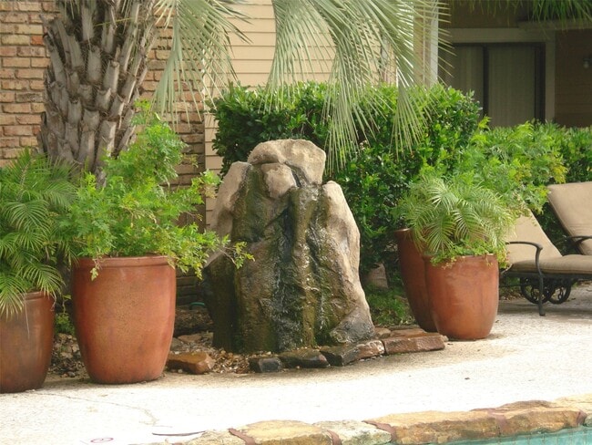 Building Photo - 2300 Old Spanish Trl