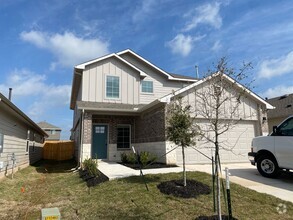 Building Photo - 4 BEDROOMS WITH 3 FULL BATHROOMS *** LARGE...