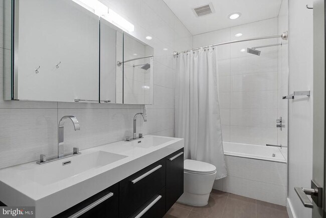 Building Photo - 1332 Kater St