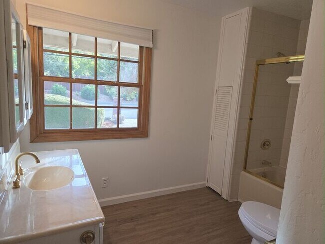 Building Photo - Single Level Alamo Rental near Roundhill G...