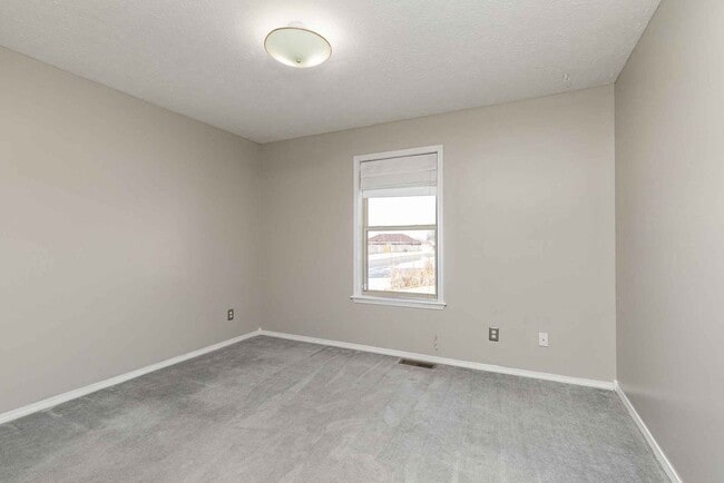 Building Photo - Updated 3-Bed, 2-Bath All-Brick Home for R...