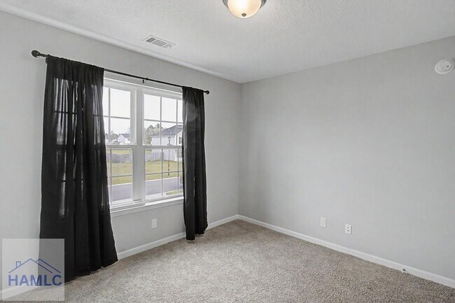 Building Photo - 18 Sunflower Cir NE