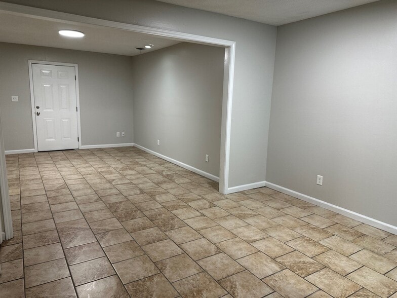 Building Photo - 32 Markwest Cv