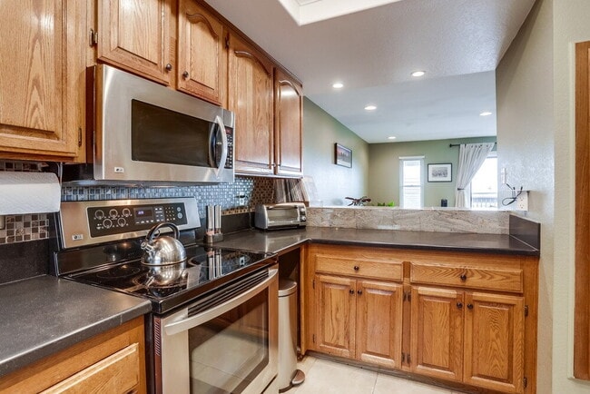 Building Photo - Welcome to this beautiful 1,042 sq. ft. condo offering modern comfort in a prime location!