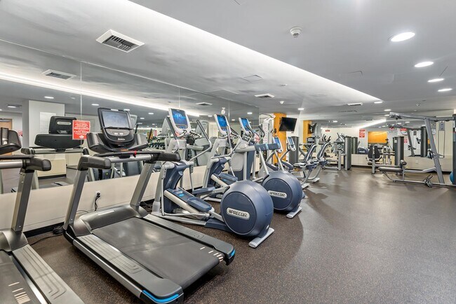 Building Photo - 13600 MARINA POINTE Dr