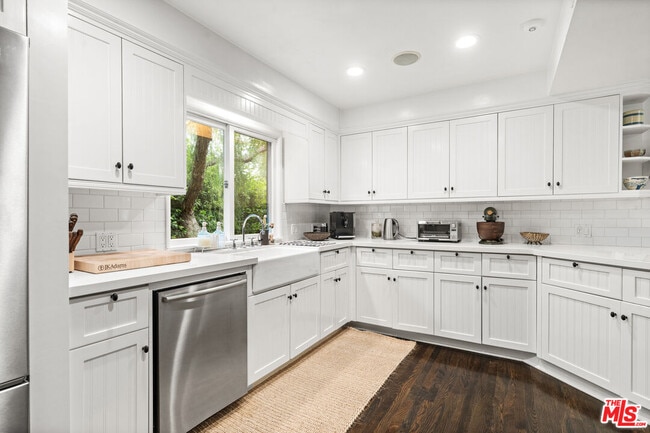 Building Photo - 2107 El Roble Ln