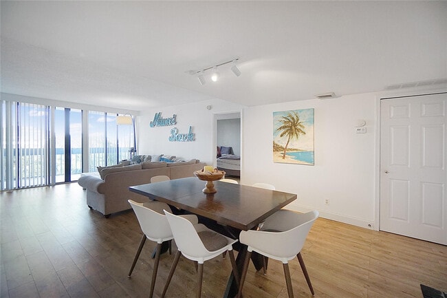 Building Photo - 2400 Presidential Way