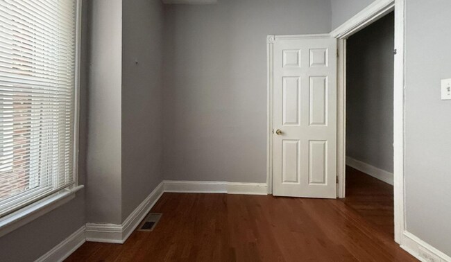 Building Photo - 459 Winona St