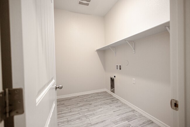 Building Photo - 14852 Mike a Mendoza Ave