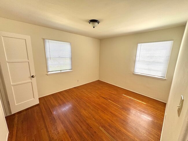 Bedroom - 1037 Ocean Park Blvd