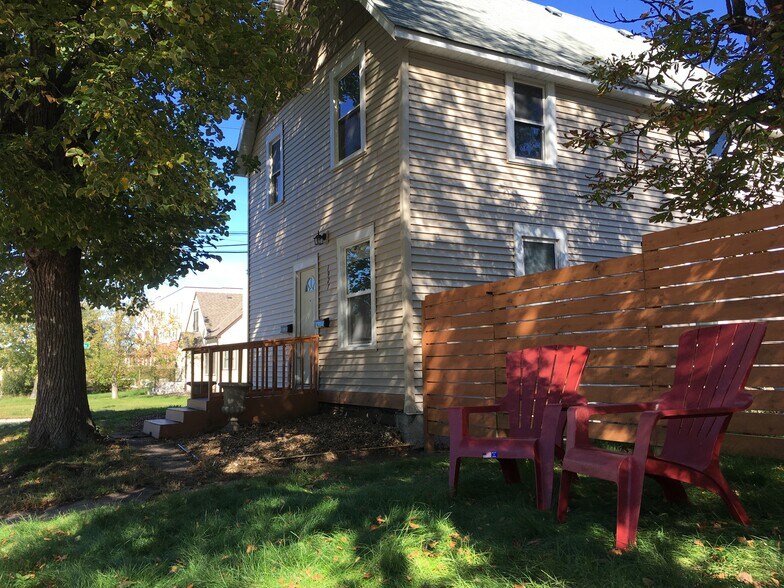 Brand new fenced in yard - plenty of privacy for get-togethers. - 1927 Washington Street Northeast